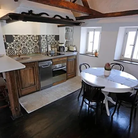 And By The Sea - 23721 ゲストハウス 3*